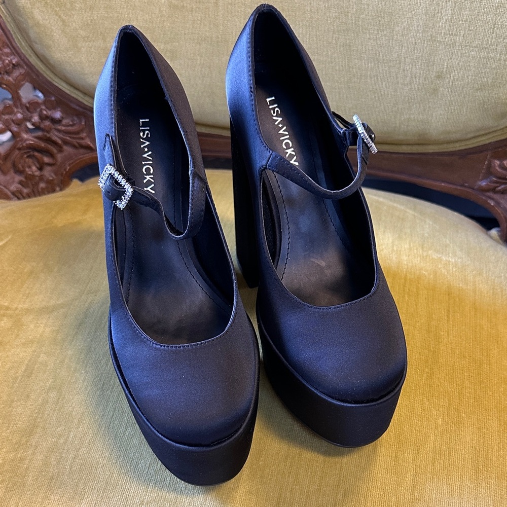 Lisa Vicky Vault V Black Satin Platform Heels 7 M New in Box